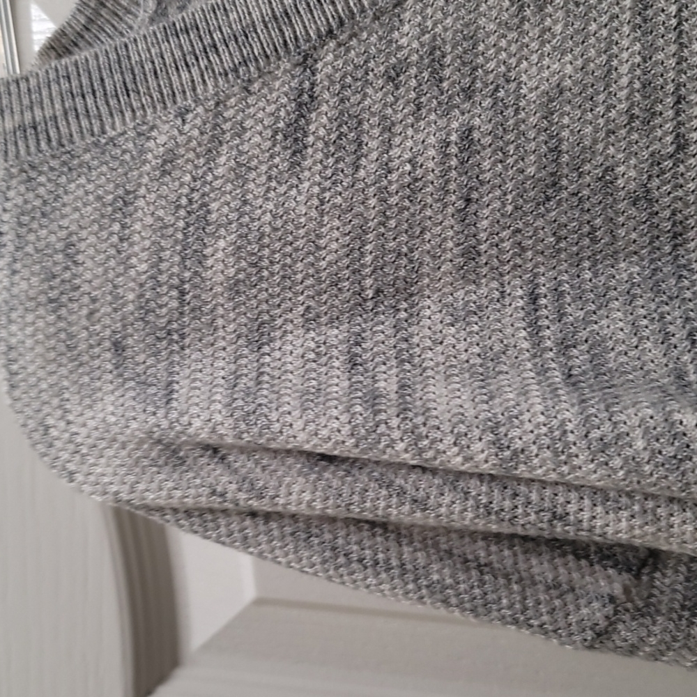 V Neck Sweater - Picture 4 of 7